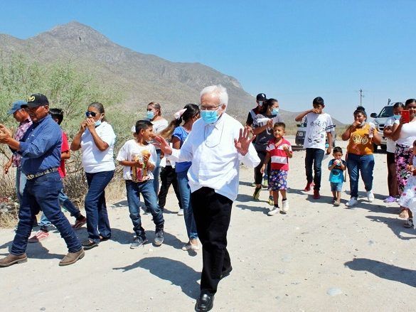 RAUL VERA OBISPO EMERITO SALTILLO EN LA LAGUNA CAMPAMENTO CONTRA CHEMOURS