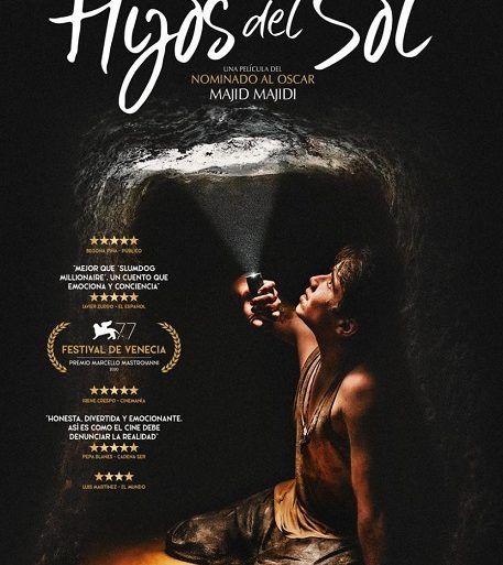 poster hijos del sol niño con lámpara en tunel