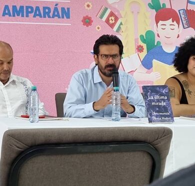 Presentación de 'La última mirada. Obra reunida' de Teresa Muñoz en la FILC 2025.